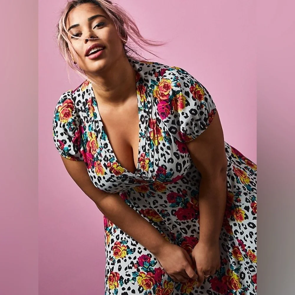 Betsey Johnson x Torrid Dress - Picture 2 of 13